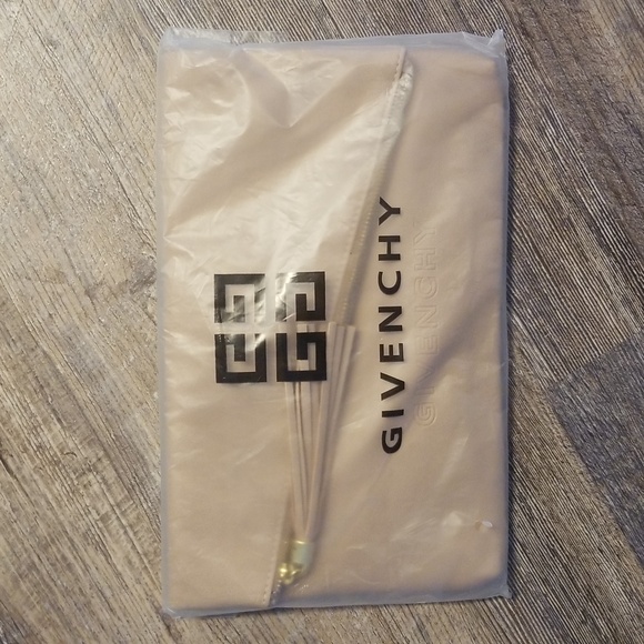 GIVENCHY Crossbody Tan New NWT Tassel Monogram Adjustable Strap Magnet/Zipper - Picture 7 of 17